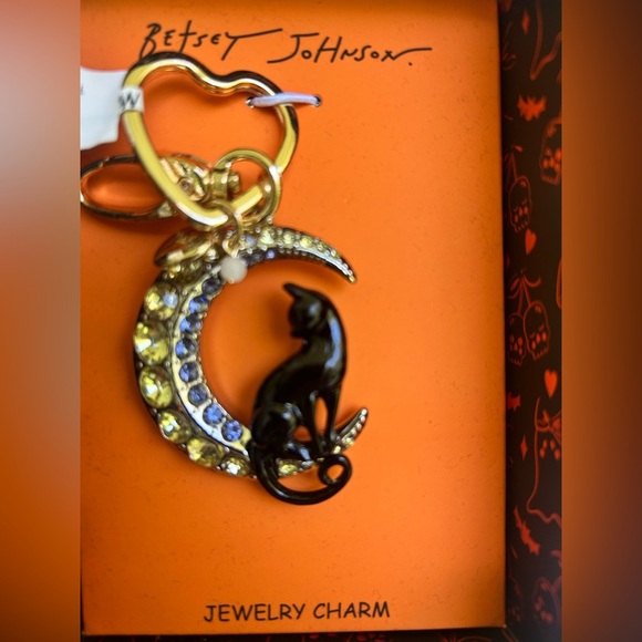 Betsey Johnson Accessories - NWT-Betsey Johnson Black Cat on Gold Crescent Charm-